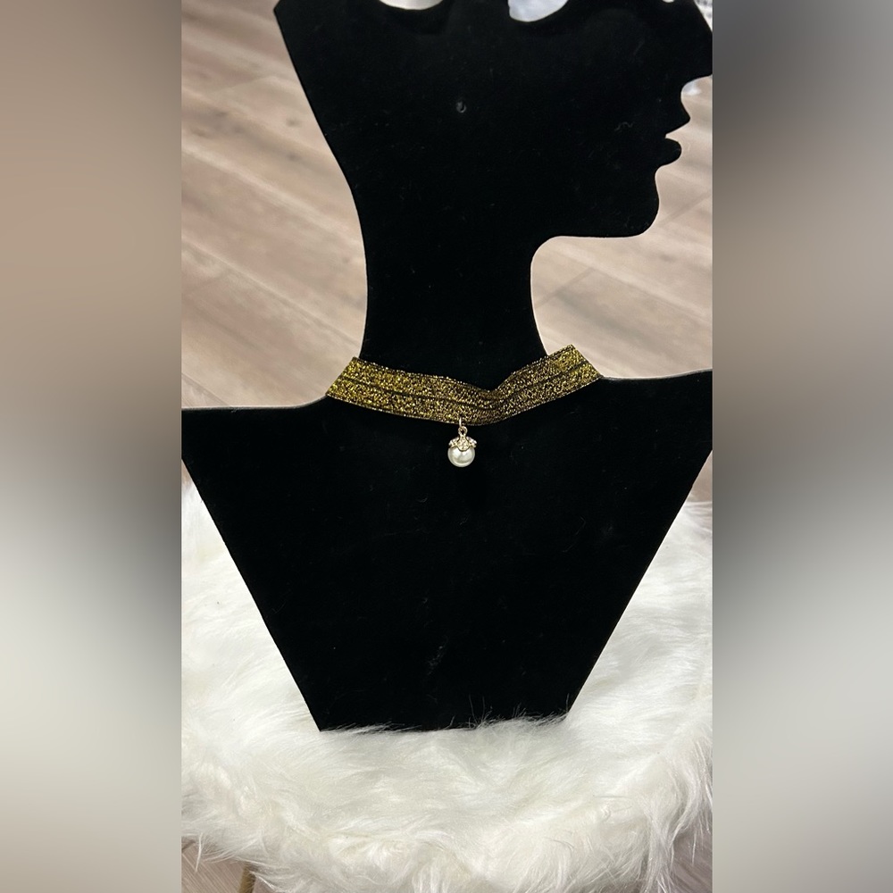 💥PRICE⬇️ CHOKER • Gold Stretchy w/Diamond Pearl •